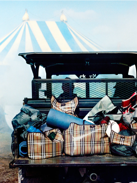 burberry newsletter: The Highlands family: new bags that carry the spir...