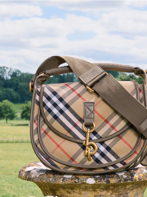 burberry newsletter: The B Clip messenger bag is back
