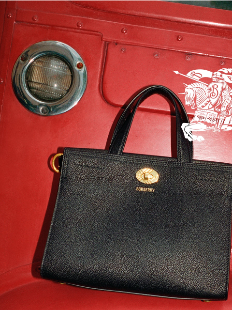 burberry newsletter: Next stop: new-season bags