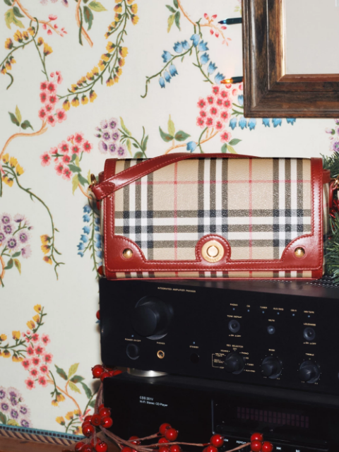 burberry newsletter: Festive gifts, wrapped in check