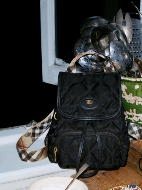 burberry newsletter: New Year’s resolution: carry a classic